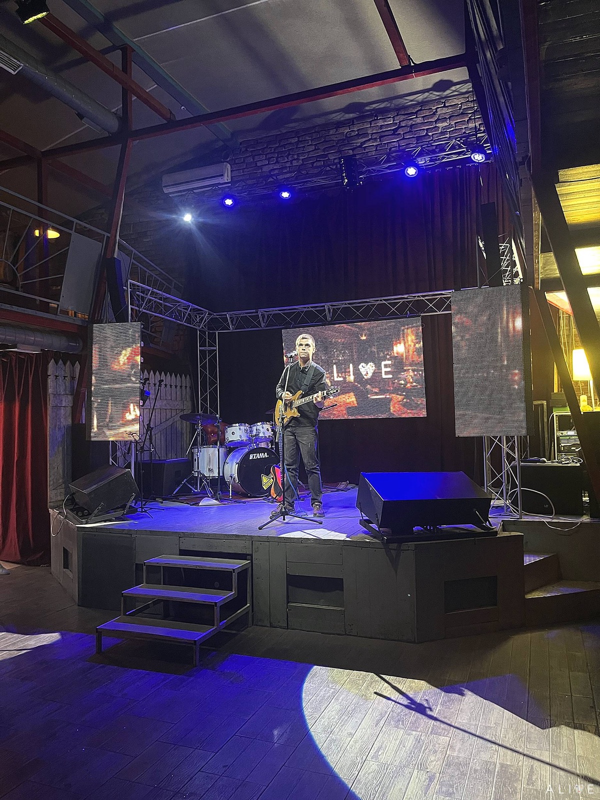 Вільна Сцена — Відкрита сцена в ALIVE, Ужгород